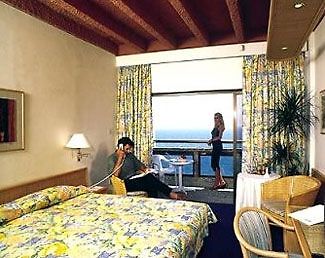 Holiday Inn Limassol Zewnętrze zdjęcie